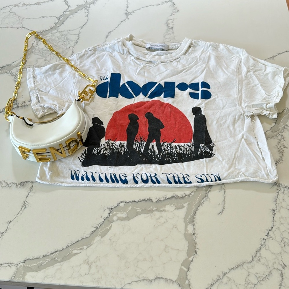 Daydreamer Doors waiting for the sun tee small